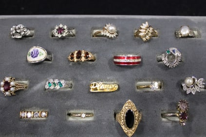 Group of 18 Costume Jewelry Rings