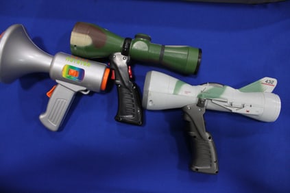 Misc 1999 Playmates Toys & Megaphone Guns