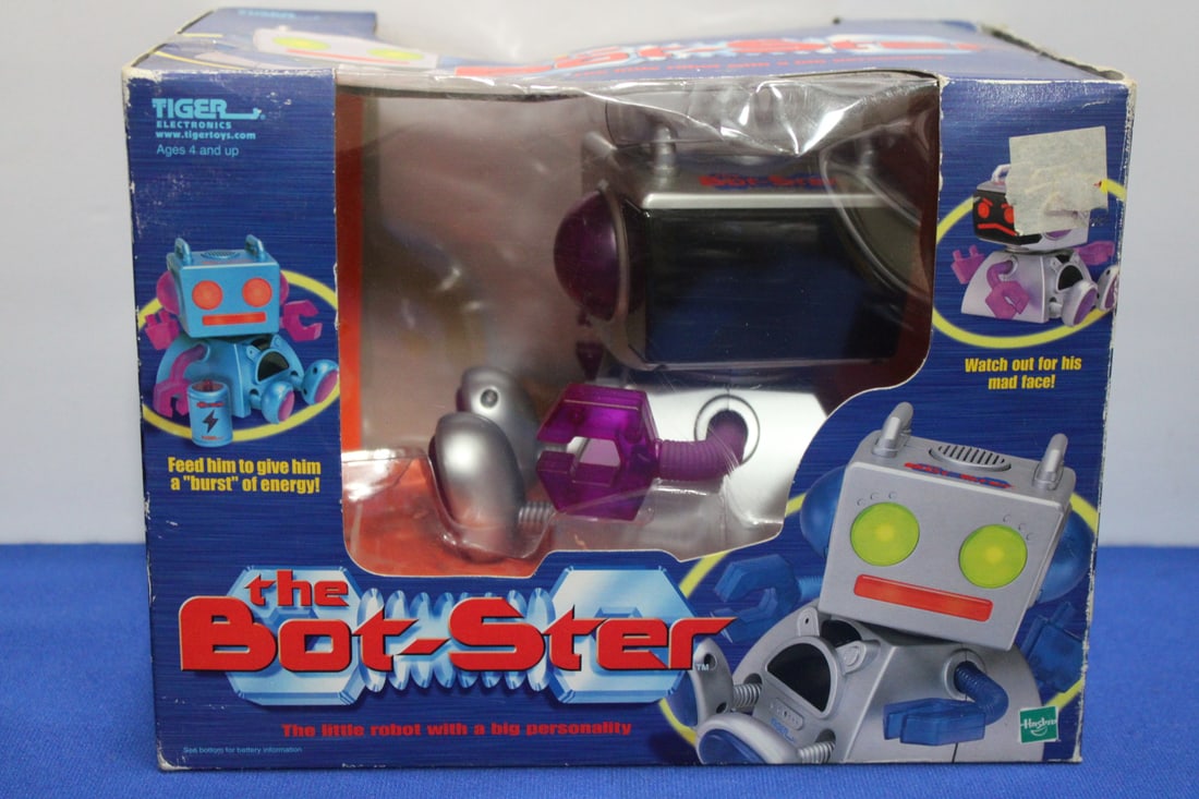 2001 The Bot-Ster Robot by Hasbro in O/Box: 2001 The Bot-Ster Robot by Hasbro in O/Box - untested.