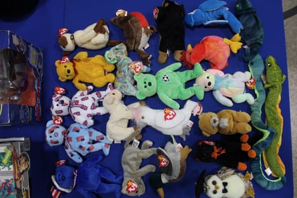 Lot of 22 Vintage Beanie Babies w/ Tags