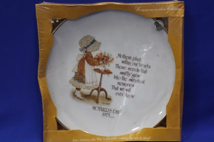 Holly Hobbie Mother's Day 1975 Plate Sealed Box