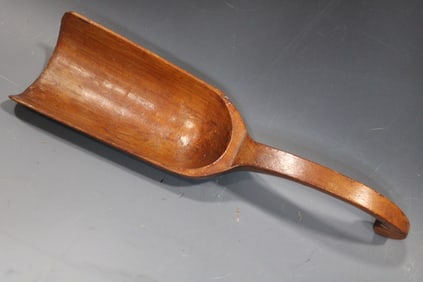 Petite Maple Scoop w/ Well-Formed Handle