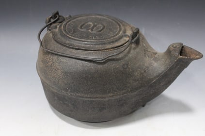 Hardwick Stove Co. Cast Iron Kettle No. 8