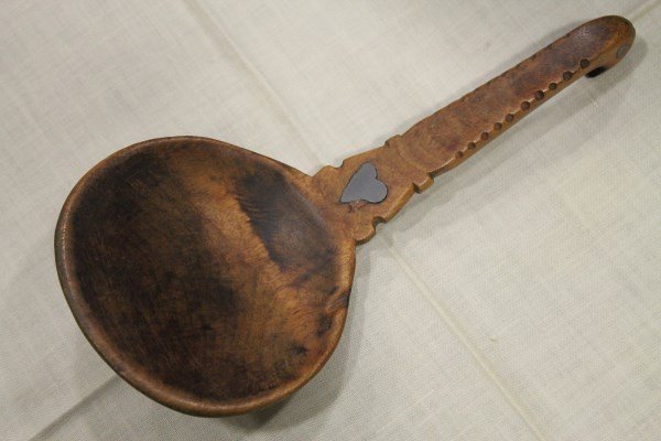 C. 1860s Eastern Woodlands Indian Scoop / Ladle with Bi: Eastern Woodlands or Great Lakes Indian Tribe, burl handle ladle / scoop with inlaid hard stone heart, notched handle, carved bird head effigy with inlaid stones for eyes, reportedly pictured on page 