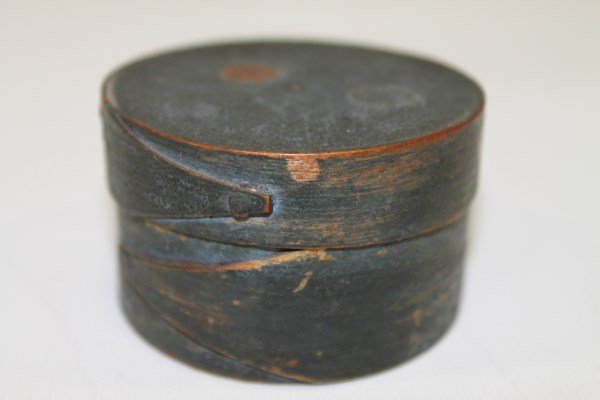 Green Painted Miniature Pantry Box: Single finger laps, 2 W x 1 1/2 H, part of miniature pantry box collection in this sale