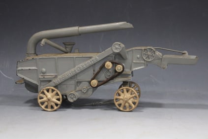 Arcade 451 L McCormick Deering Thrasher