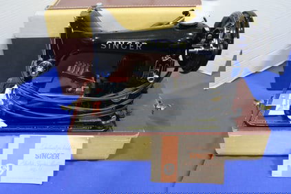 Singer Portable Sewing Machine 99-31 Complete