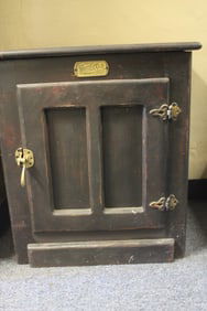 "White Clad" Table Size Ice Box