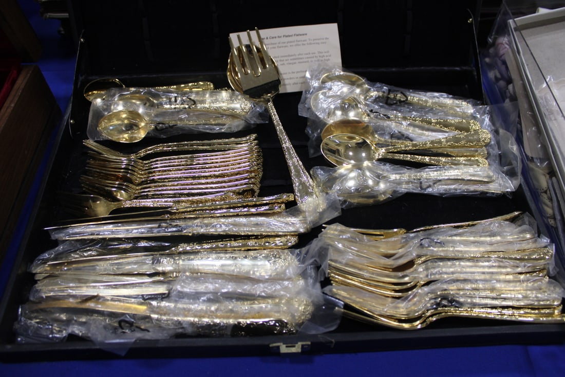 Service for 12 & Serving Silverplated Flatware NOS (1 of 2)