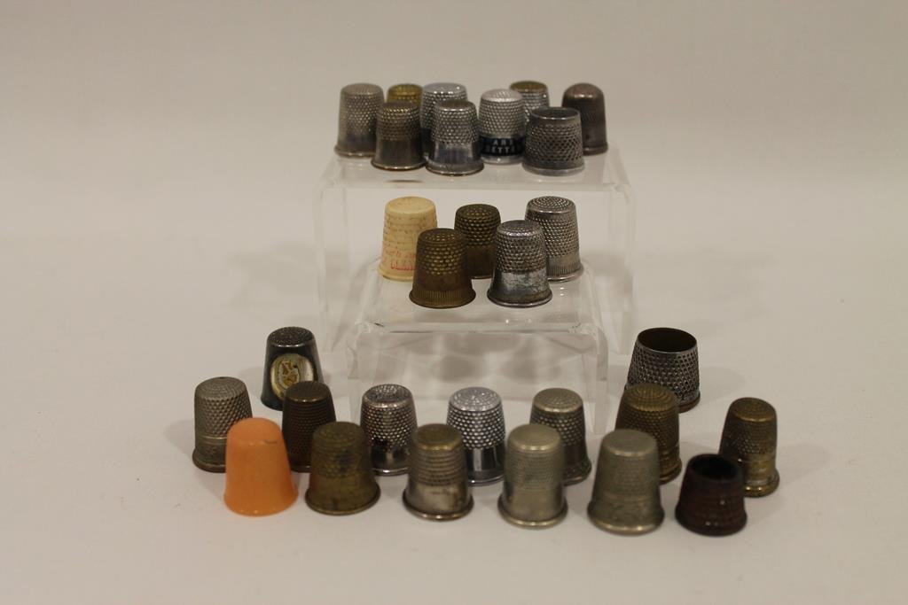 Misc Group of Thimbles: Misc group of thimbles.