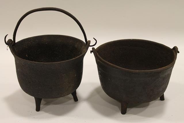 2 Posnet Small Hearth Cooking Pots: Tallest 6" H.