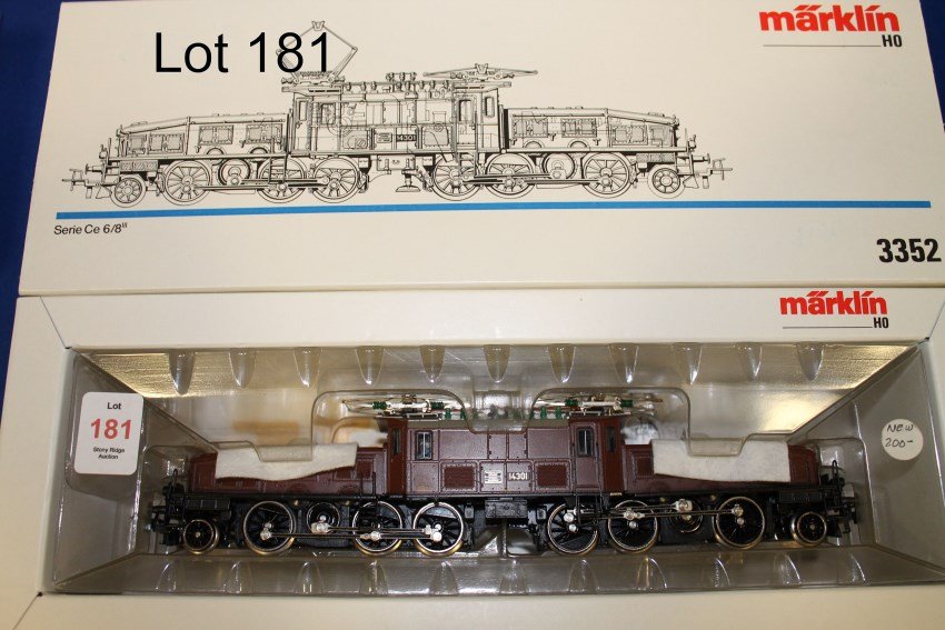 Marklin HO 3352 Locomotive: In original box with sleeve.