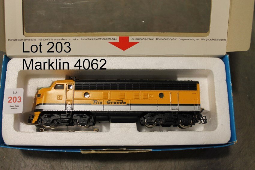 Marklin HO 4062 Locomotive: In original box, in original fitted interior, box with original label torn away and penciled in 3062