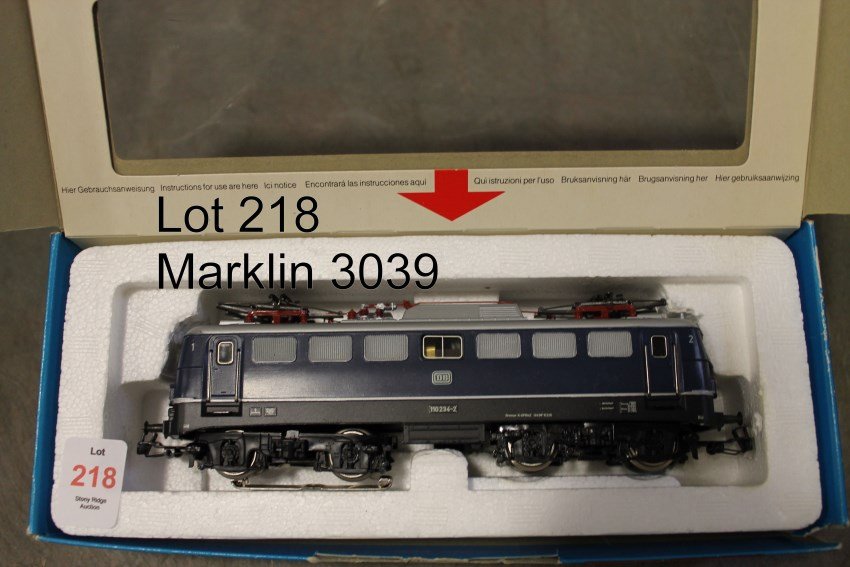 Marklin HO 3039 Locomotive: In original box, in original fitted interior, box with new label affixed over old one.