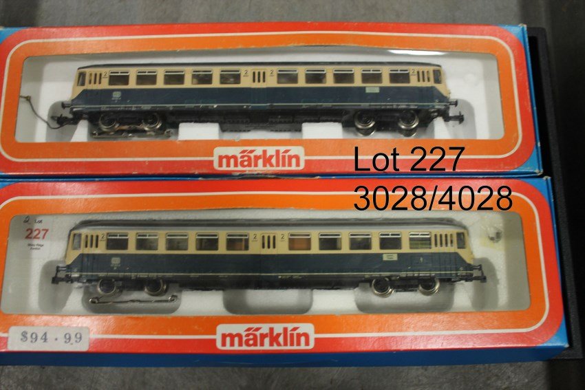 2 Marklin HO 3028/4028 Locomotives: In original boxes, in original fitted interiors, boxes with new labels affixed over old ones.