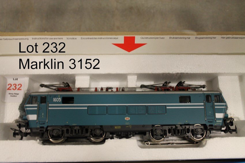Marklin HO 3152 Locomotive: In original box - missing one window pane/glass, in original fitted interior, box with new label affixed over old one.