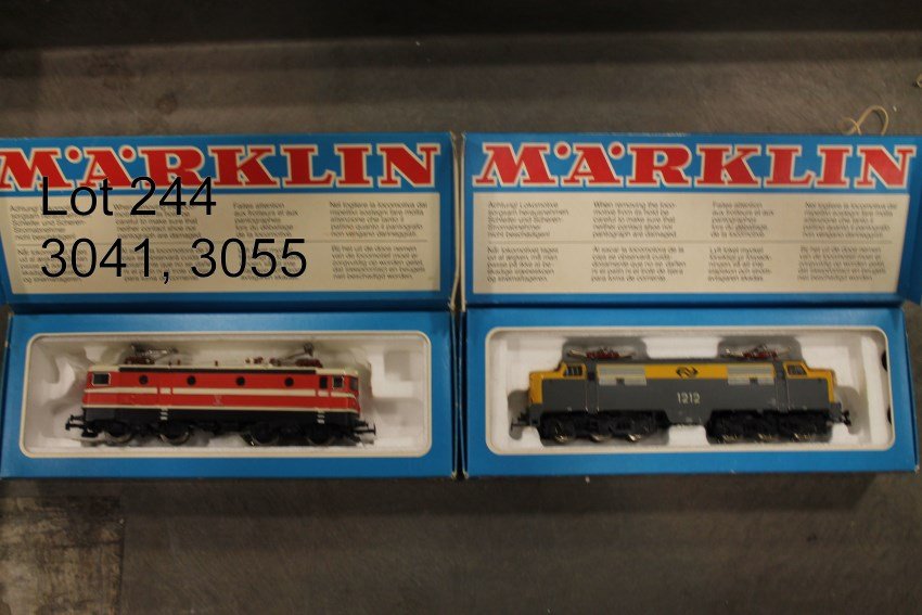 Marklin HO 3041 & 3055 Locomotives: In original box, in original fitted interior, box with new label affixed over old one.