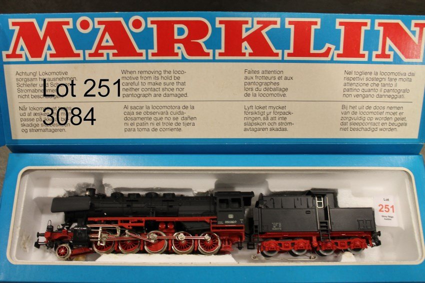 Marklin HO 3084 Locomotive & Tender: In original box, in original fitted interior, box with new label affixed over old one.