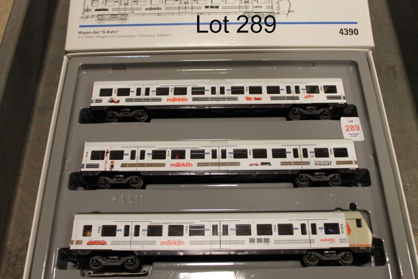 Marklin HO 4390 "S-Bahn" Car Set: In original box