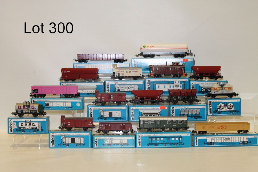 Marklin HO RR 16 Cars In Original Boxes - 1980s: 4725, 4723, 4635, 4761, 4677, 4563, 4639, 4695, 4631, 4695, 4675, 4080, 4718, 4575, 4574, 4748