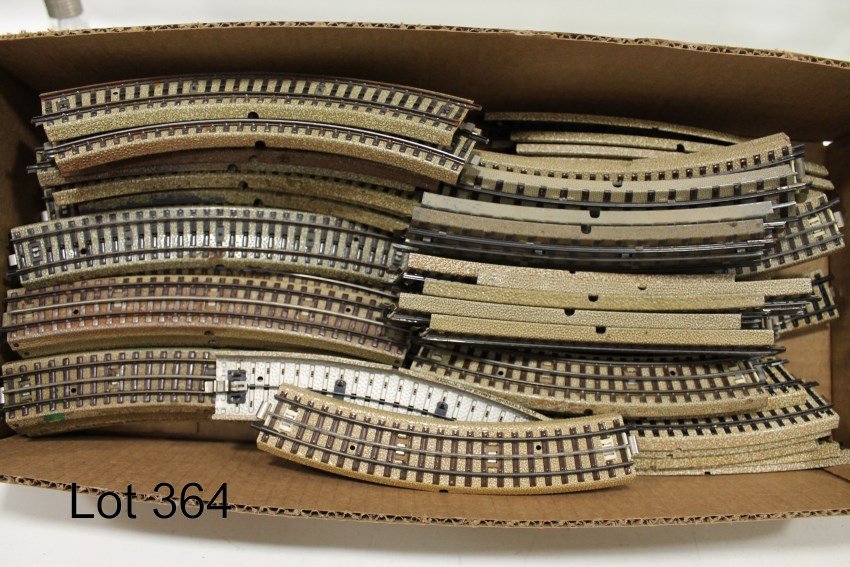 Marklin HO Train Accessories/Train Track: Marklin HO Curved Train Track, 68 pcs.