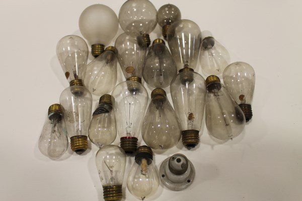 Group of Early Light Bulbs: Group of 20 early carbon filament light bulbs, some with original paper lables - Nalco, Edison, some marked Mazda - when tested, only two of the bulbs did not light up.