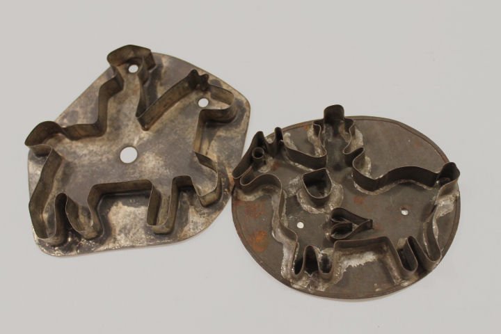 Lot of 2 Horses with Riders Tin Cookie Cutters (1 of 3)