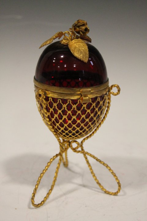 Cranberry Egg Form Trinket Box (1 of 2)