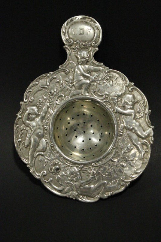 Continental Italian 800 Silver Tea Strainer  Putti / (1 of 2)