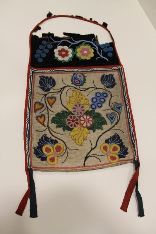 Great Lakes Native American Indian Beaded Bag (1 of 3)