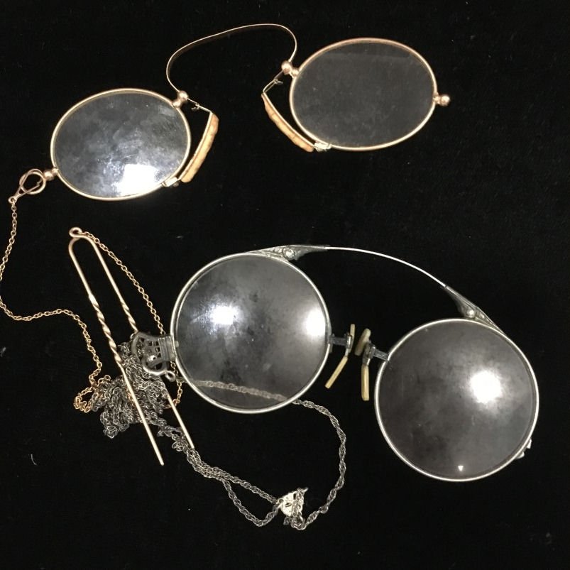 Gold-Filled Spectacles: 2 pair gold-filled spectacles - white gold and yellow gold, both with chains.