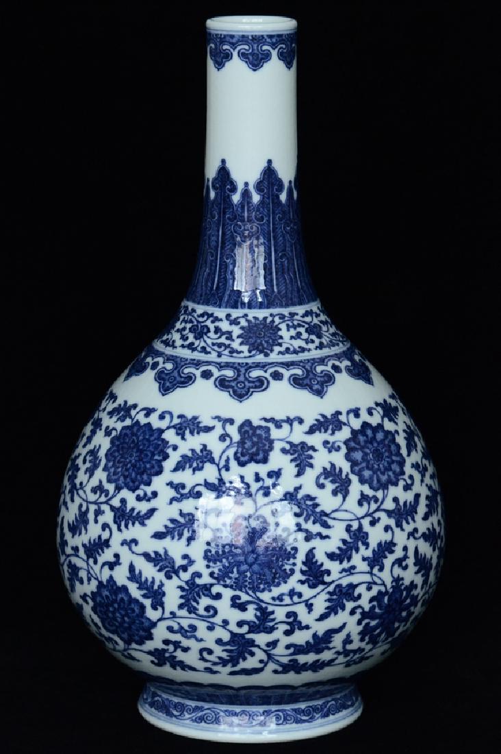 $1 Chinese Blue White Vase Qianlong Mark & Period (1 of 10)