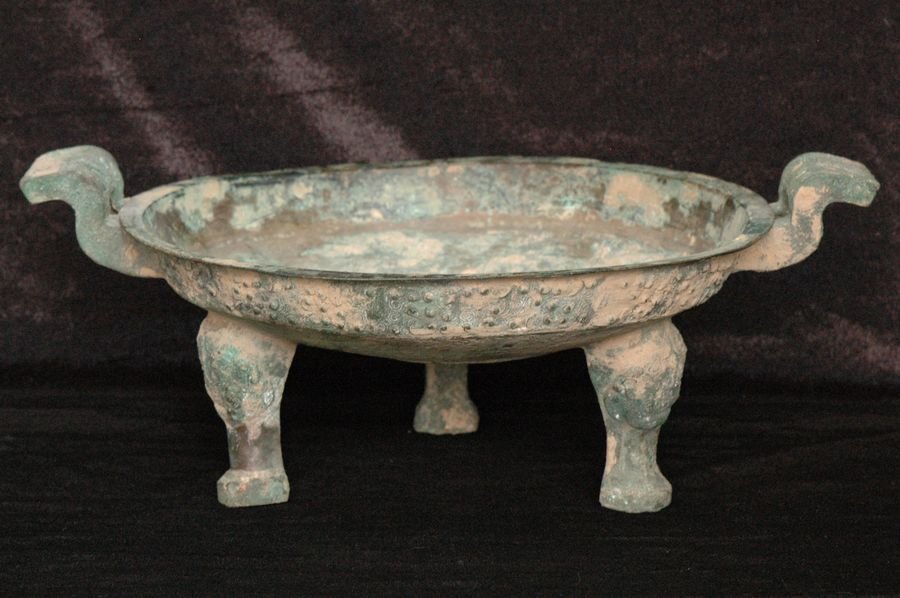 Chinese Early Zhou Dynasty Bronze Ding: 14 1/2 x 11 x 5 1/2 in.