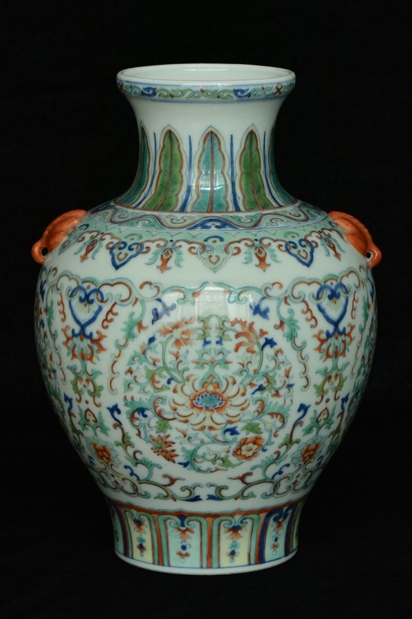 $1 Chinese Doucai Porcelain Vase Qianlong Mark (1 of 10)