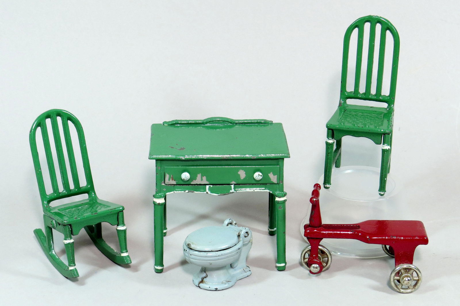 Lot of 5 CI Doll House Furniture (1 of 2)