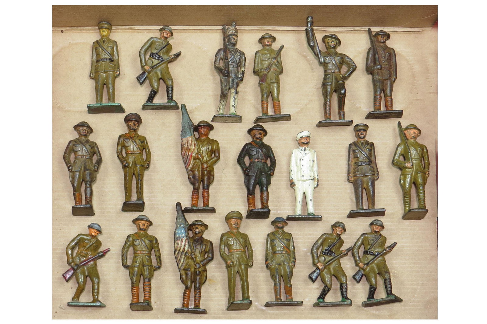 Lot of 20 toy soldiers: 20 toy soldiers, CI