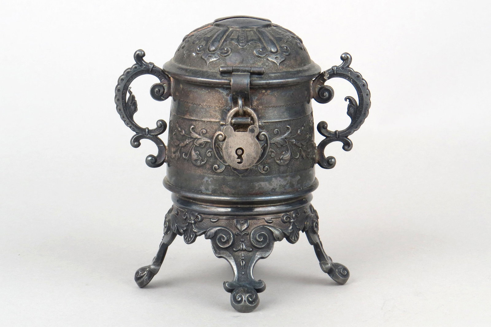 Two Handled Stein on Legs Bank (1 of 2)