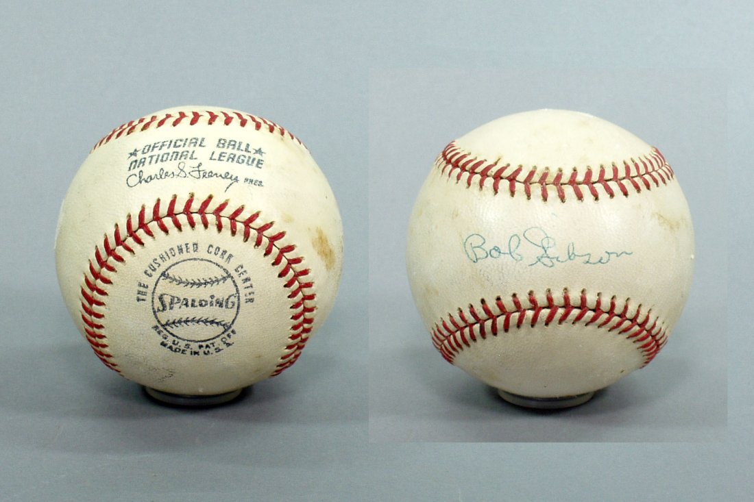 "Bob Gibson" Signed Baseball: "Bob Gibson" Signed Baseball