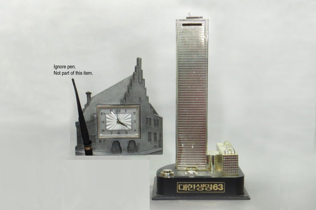 Lot of 2 Souvenir Buildings (1 of 1)