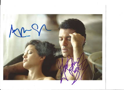 Angelina Jolie & Antonio Banderas Signed 8x10 Photo.: Angelina Jolie & Antonio Banderas Signed 8x10 Photo. Good Condition. All autographs are genuine hand signed and come with a Certificate of Authenticity. We combine postage on multiple winning lots