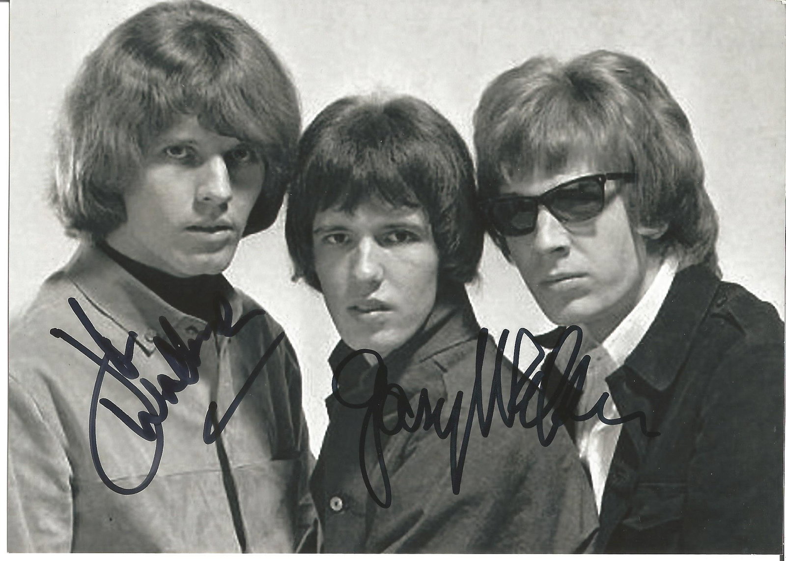 Gary and John Walker signed 7x5 black and white photo.: Gary and John Walker signed 7x5 black and white photo. Music Autograph. Good condition Est.