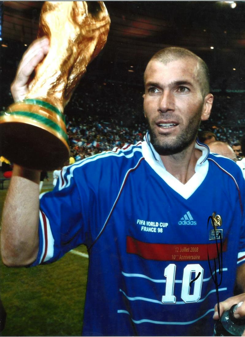 Zinedine Zidane France Signed 16 x 12 inch football: Zinedine Zidane France Signed 16 x 12 inch football photo. Good Condition. All autographs are genuine hand signed and come with a Certificate of Authenticity. We combine postage on multiple winning lo