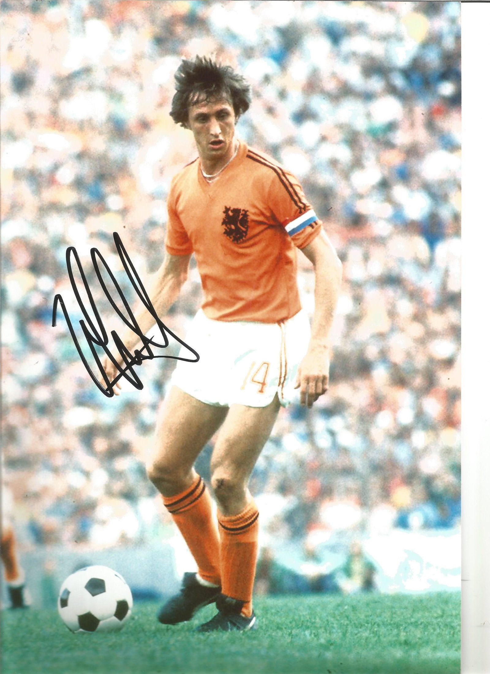 Johan Cruyff Holland Signed 10 x 8 inch football photo.: Johan Cruyff Holland Signed 10 x 8 inch football photo. Good Condition. All autographs are genuine hand signed and come with a Certificate of Authenticity. We combine postage on multiple winning lots 