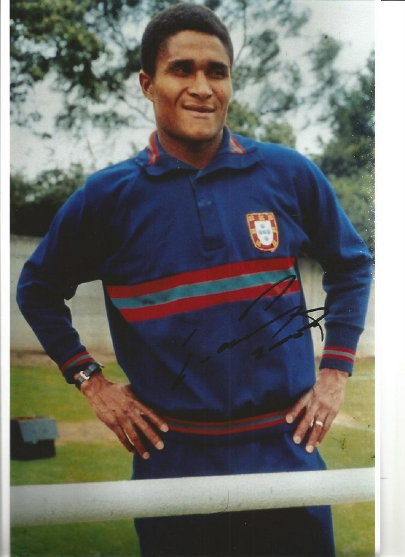 Eusebio Portugal Signed 12 x 8 inch football black and: Eusebio Portugal Signed 12 x 8 inch football black and white photo. Good Condition. All autographs are genuine hand signed and come with a Certificate of Authenticity. We combine postage on multiple w