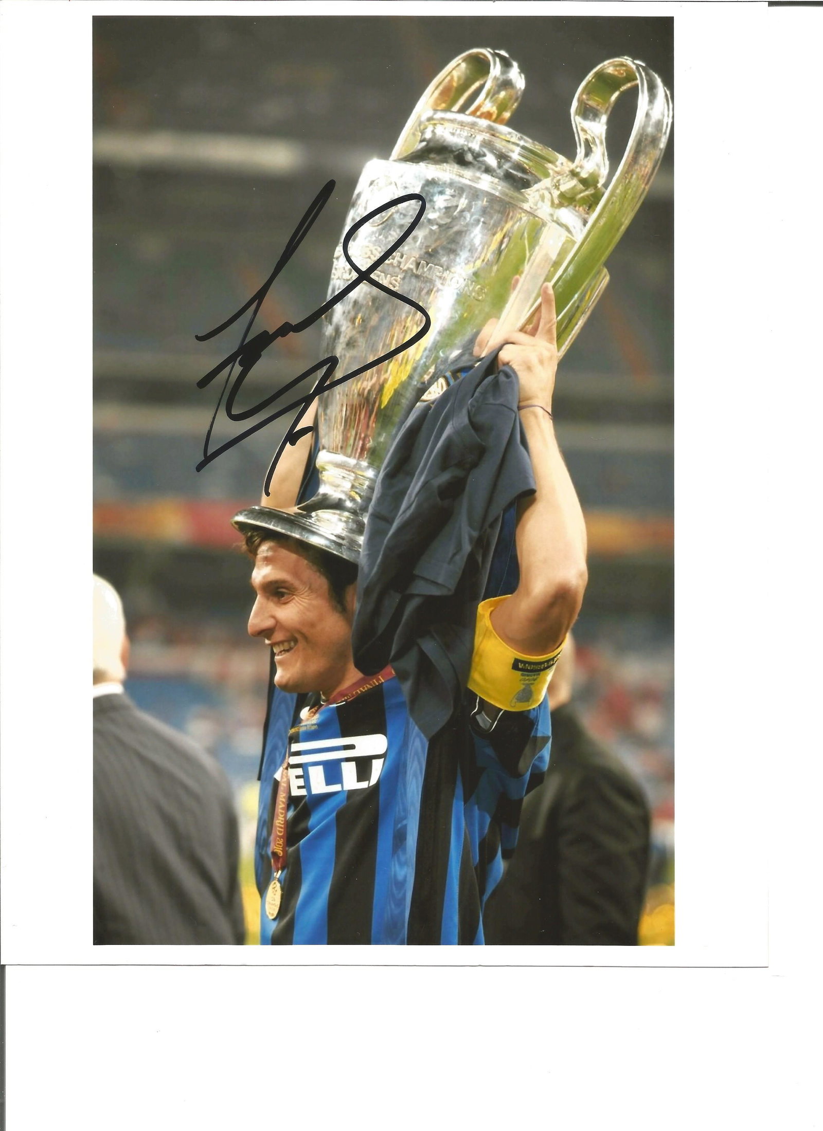 Javier Zanetti Inter Milan Signed 10 x 8 inch football (1 of 1)