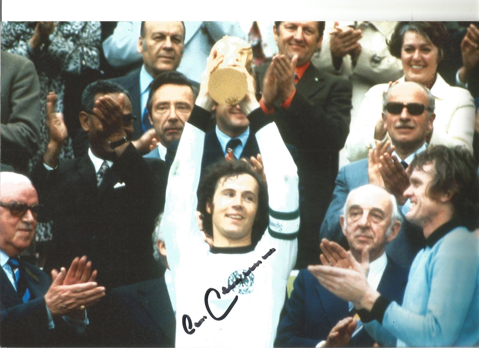 Franz Beckenbauer Germany Authentic Hand Signed 12x 8: Franz Beckenbauer Germany Authentic Hand Signed 12x 8 inch football photo,. We combine postage on multiple winning lots and can ship worldwide. UK postage from £4.99, EU from £6.99, Rest o