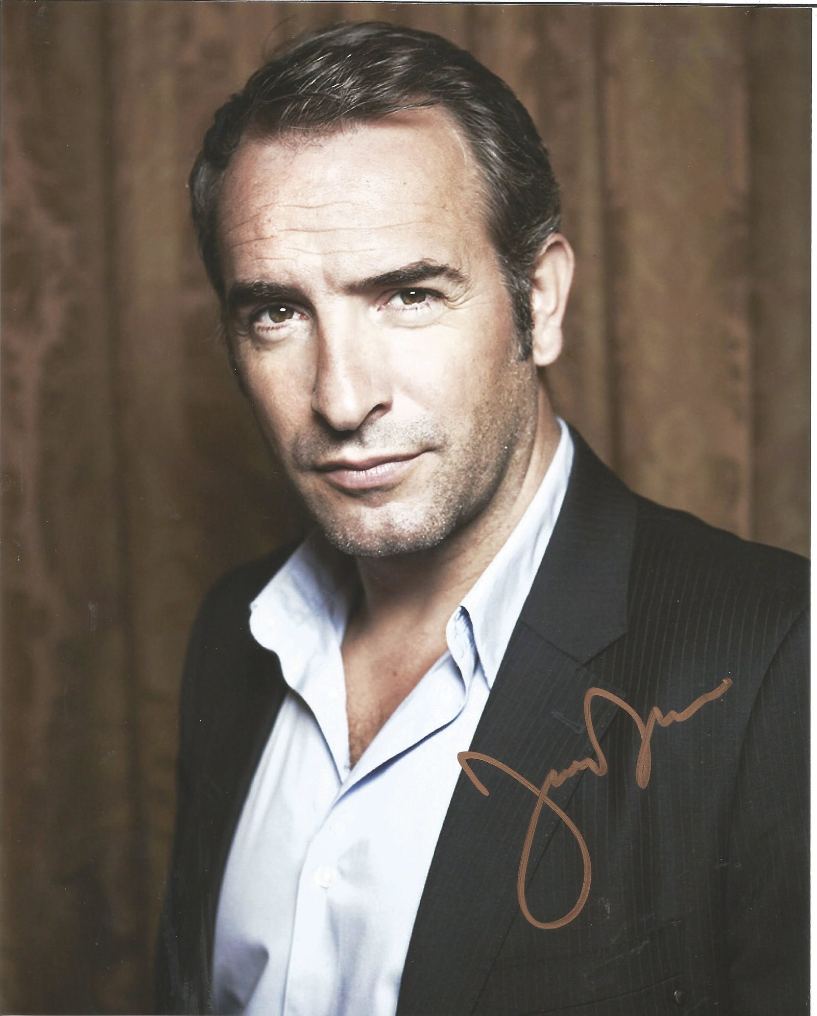 JEAN DUJARDIN Actor signed 8x10 Photo . Good Condition.: JEAN DUJARDIN Actor signed 8x10 Photo . Good Condition. All autographs are genuine hand signed and come with a Certificate of Authenticity. We combine postage on multiple winning lots and can ship wor