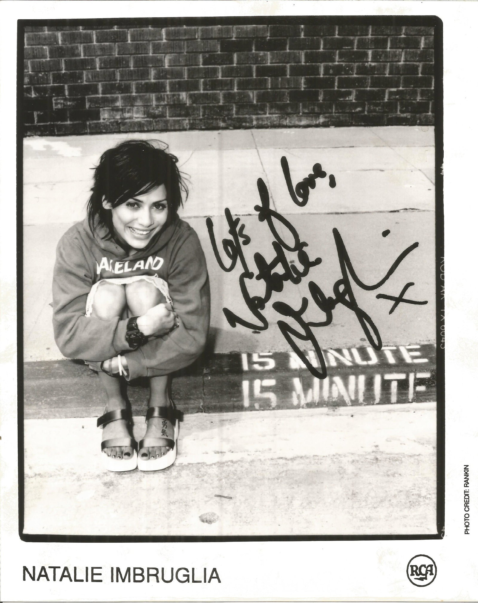 Natalie Imbruglia signed 8 x 10 b/w photo in good (1 of 1)