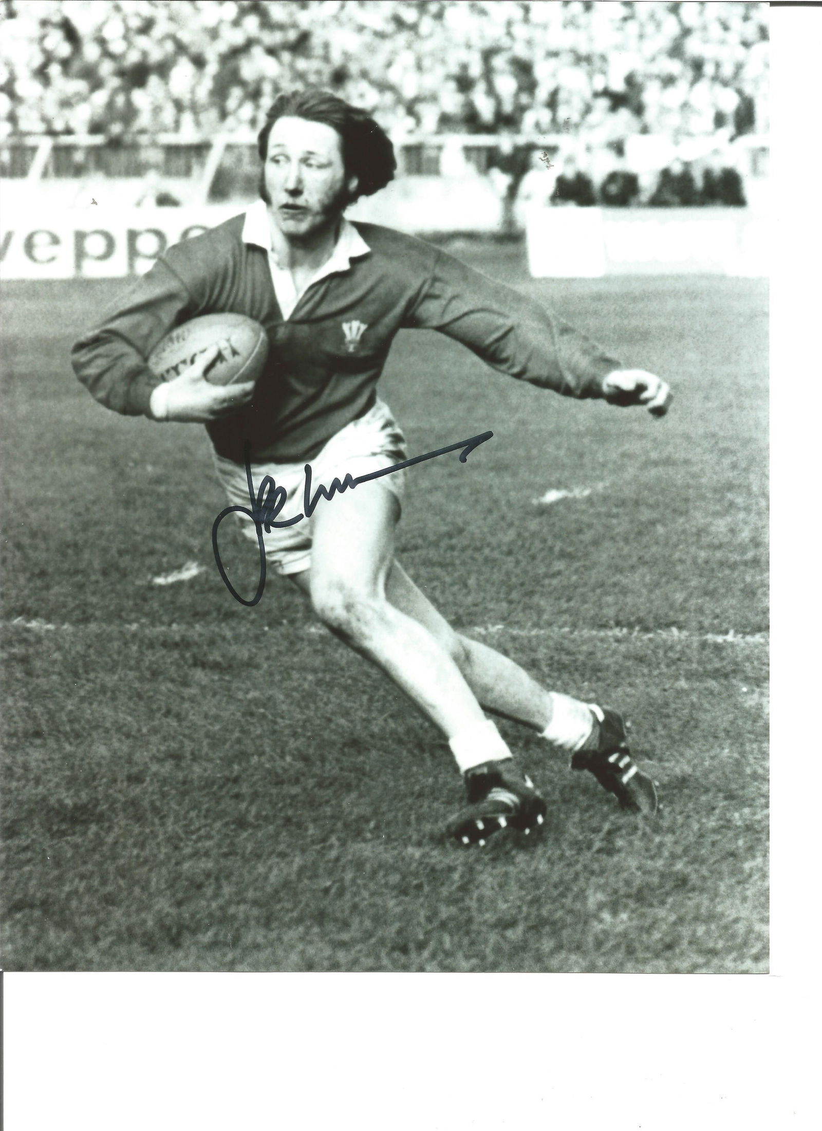 Rugby Union Jpr Williams 10x8 Signed B/W Photo Pictured (1 of 1)