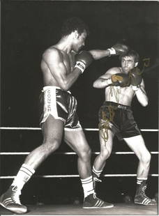 Boxing Chris Finnegan signed 10x8 black and white: Boxing Chris Finnegan signed 10x8 black and white photo. Chris Finnegan MBE (5 June 1944 - 2 March 2009) was a British professional boxer of Irish descent born in Iver, Buckinghamshire, England. Good